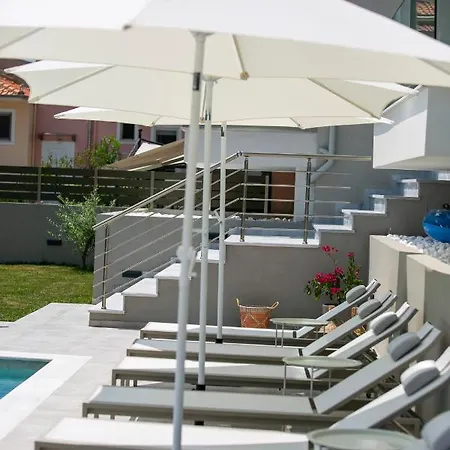 Arodo Hotel apartamentowy Nea Iraklitsa